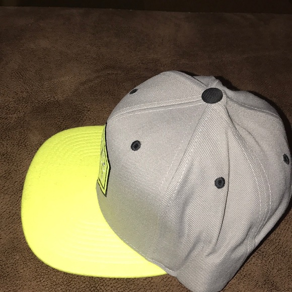 Mitchell & Ness Charlotte Hornets SnapBack Hat - Picture 2 of 4